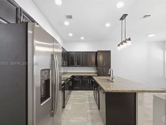 Продажа дома по адресу 12441 NW 18th Ct - фото 8947278