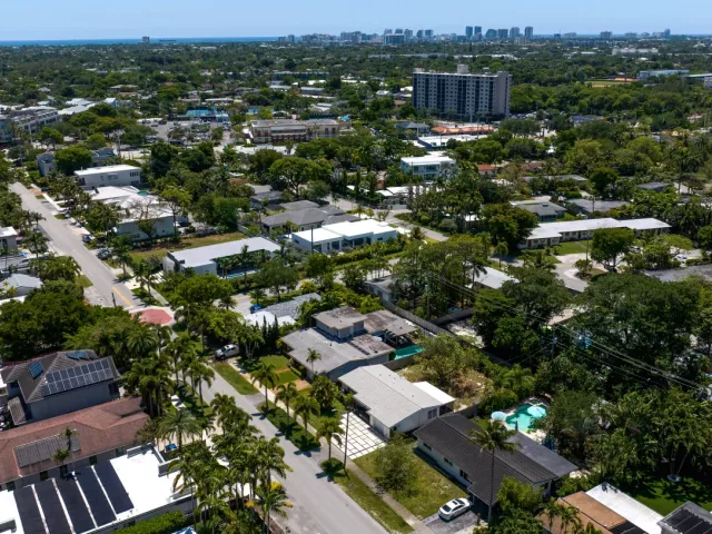 Продажа дома по адресу 234 NE 21st Court - фото 8888129