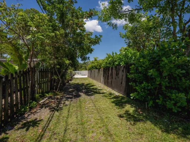 Продажа дома по адресу 234 NE 21st Court - фото 8888125