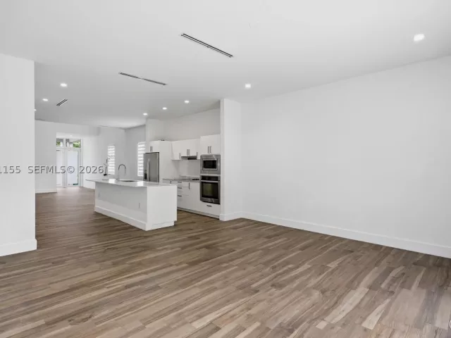 Продажа дома по адресу 2852 SW 32nd Ct 2852 - фото 8889072