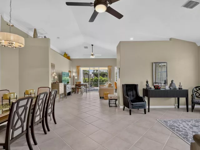Продажа дома по адресу 9575 Sandpiper Shores Way - фото 8889147