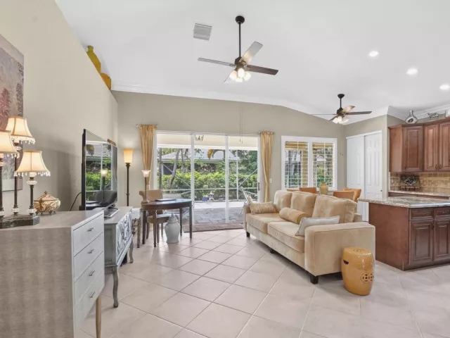 Продажа дома по адресу 9575 Sandpiper Shores Way - фото 8889153
