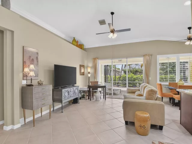 Продажа дома по адресу 9575 Sandpiper Shores Way - фото 8889154