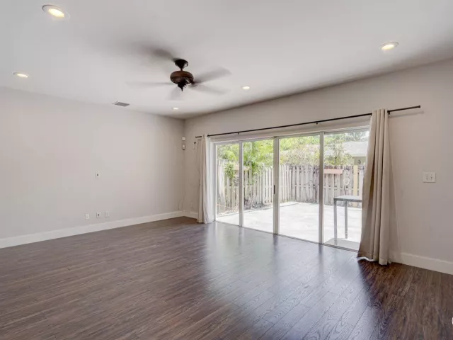Продажа дома по адресу 804 SW 4th Avenue - фото 9283386