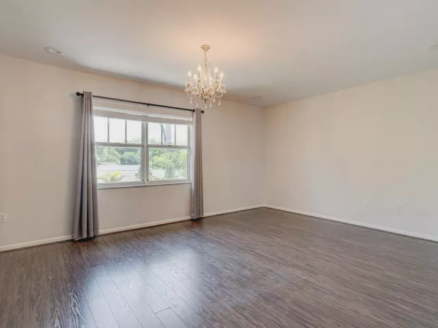 Продажа дома по адресу 804 SW 4th Avenue - фото 9283396