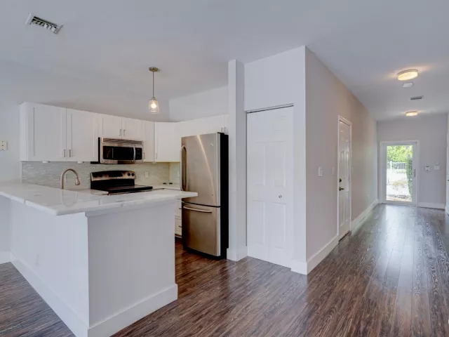 Продажа дома по адресу 804 SW 4th Avenue - фото 9283399