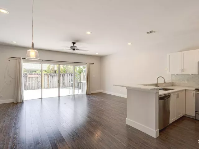 Продажа дома по адресу 804 SW 4th Avenue - фото 9283400