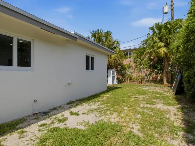 Продажа дома по адресу 401 SE 1st Avenue - фото 9278756