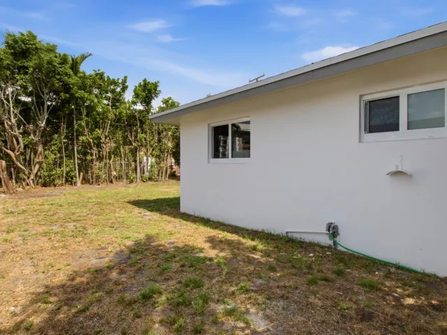 Продажа дома по адресу 401 SE 1st Avenue - фото 9278761