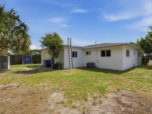 Продажа дома по адресу 401 SE 1st Avenue - фото 9278763