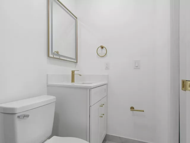 Продажа дома по адресу 401 SE 1st Avenue - фото 9278765
