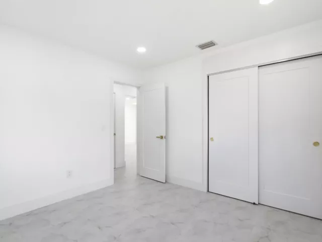 Продажа дома по адресу 401 SE 1st Avenue - фото 9278767