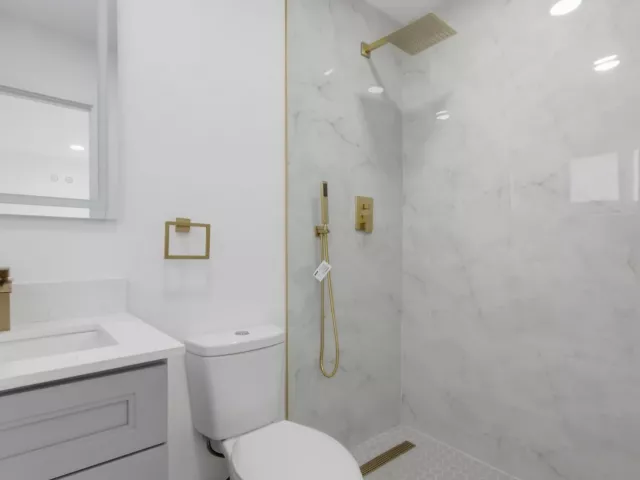 Продажа дома по адресу 401 SE 1st Avenue - фото 9278777