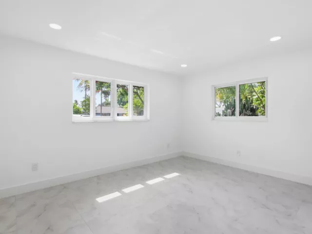 Продажа дома по адресу 401 SE 1st Avenue - фото 9278779