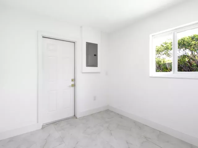 Продажа дома по адресу 401 SE 1st Avenue - фото 9278786