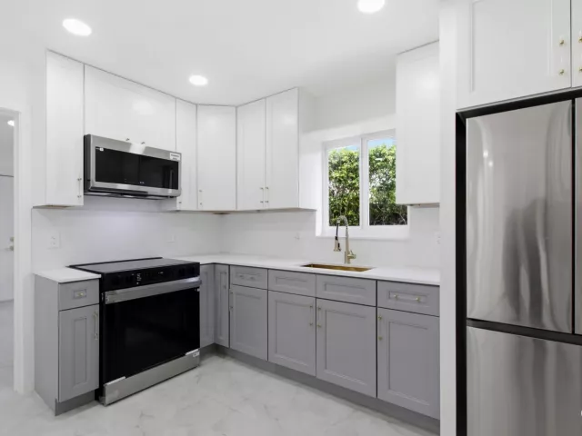 Продажа дома по адресу 401 SE 1st Avenue - фото 9278790