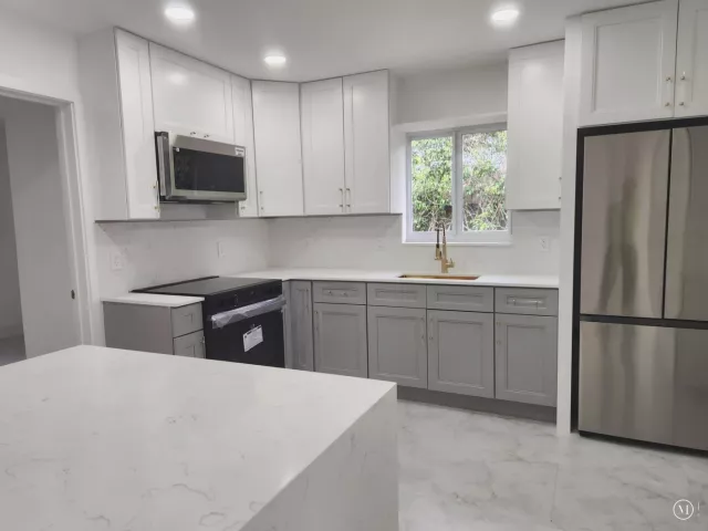 Продажа дома по адресу 401 SE 1st Avenue - фото 9278738