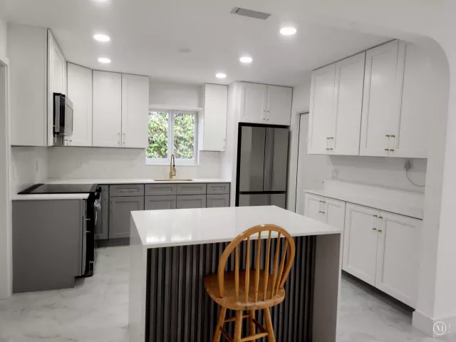 Продажа дома по адресу 401 SE 1st Avenue - фото 9278740