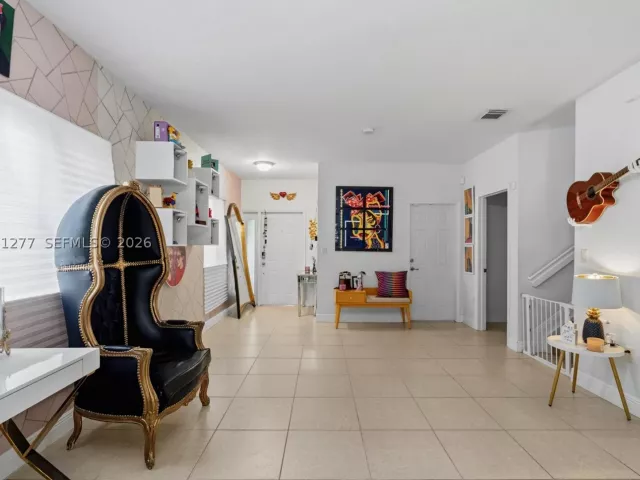 Продажа дома по адресу 357 NE 35th Ter - фото 8882963