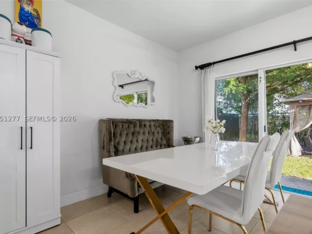 Продажа дома по адресу 357 NE 35th Ter - фото 8882966