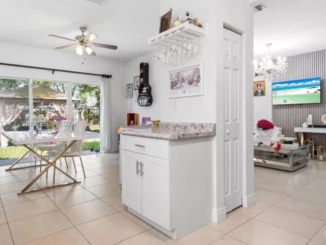 Продажа дома по адресу 357 NE 35th Ter - фото 8882968