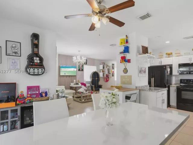 Продажа дома по адресу 357 NE 35th Ter - фото 8882970