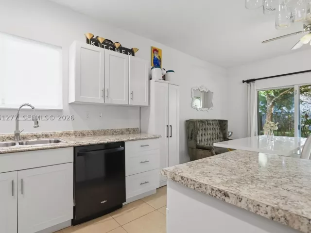 Продажа дома по адресу 357 NE 35th Ter - фото 8882973