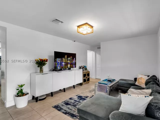 Продажа дома по адресу 12685 NW Miami Ct - фото 8884819