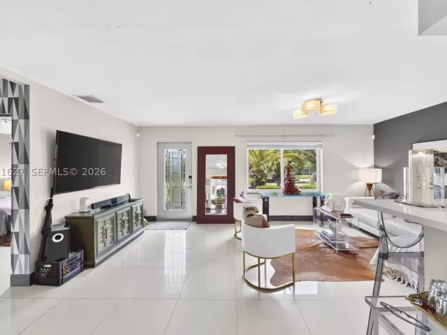 Продажа дома по адресу 467 NE 129th St - фото 8883787