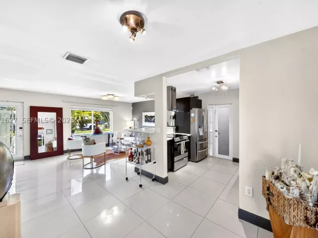 Продажа дома по адресу 467 NE 129th St - фото 8883792