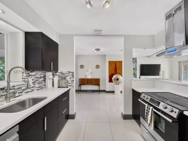 Продажа дома по адресу 467 NE 129th St - фото 8883794