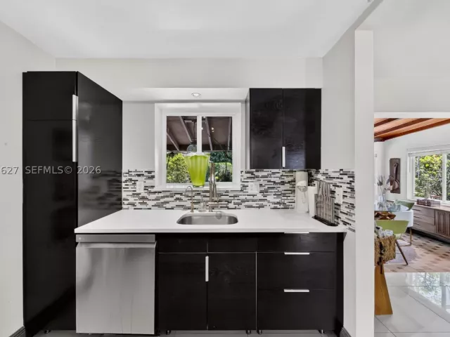 Продажа дома по адресу 467 NE 129th St - фото 8883796