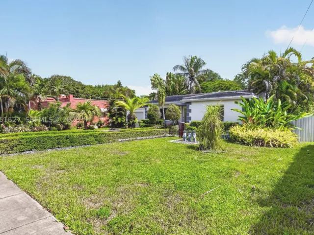 Продажа дома по адресу 467 NE 129th St - фото 8883781
