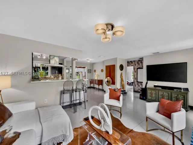 Продажа дома по адресу 467 NE 129th St - фото 8883786