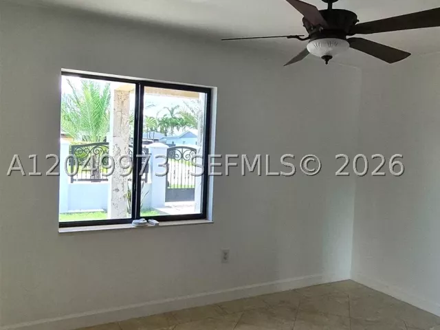Продажа дома по адресу 3711 SW 122nd Ave - фото 8916186
