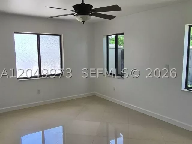 Продажа дома по адресу 3711 SW 122nd Ave - фото 8916189