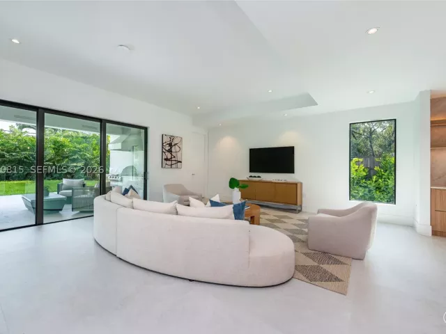 Продажа дома по адресу 6415 SW 83rd St - фото 8918160