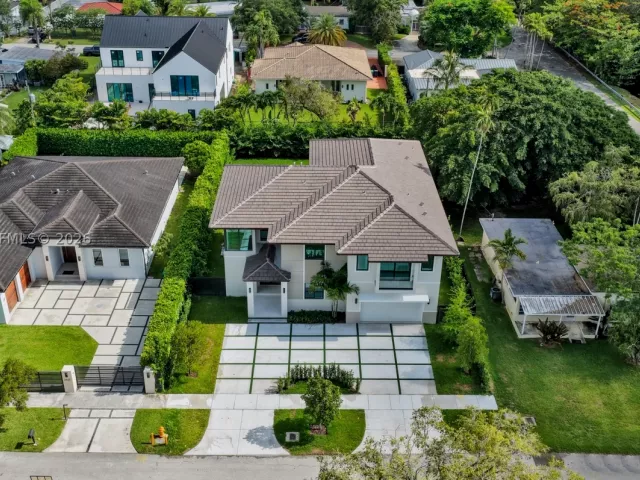 Продажа дома по адресу 6415 SW 83rd St - фото 8918143