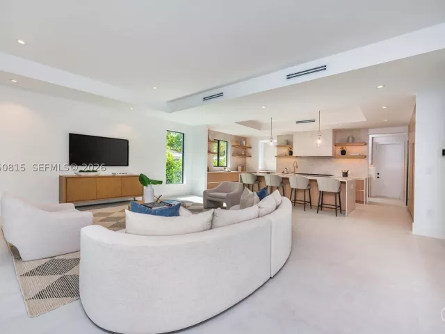 Продажа дома по адресу 6415 SW 83rd St - фото 8918161