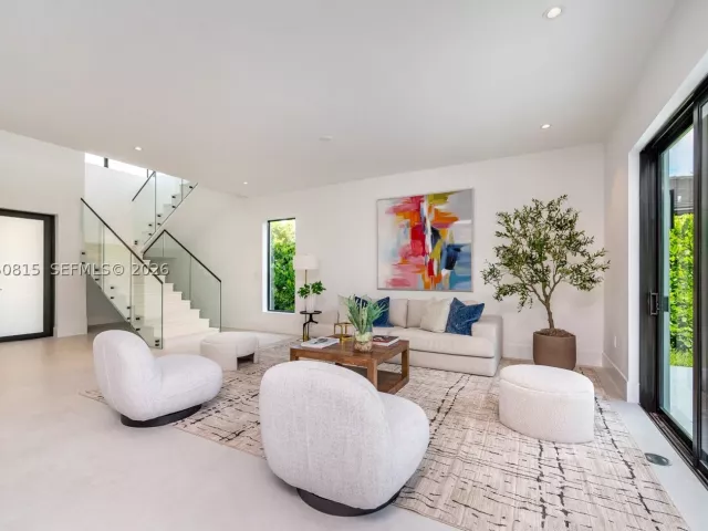 Продажа дома по адресу 6415 SW 83rd St - фото 8918148