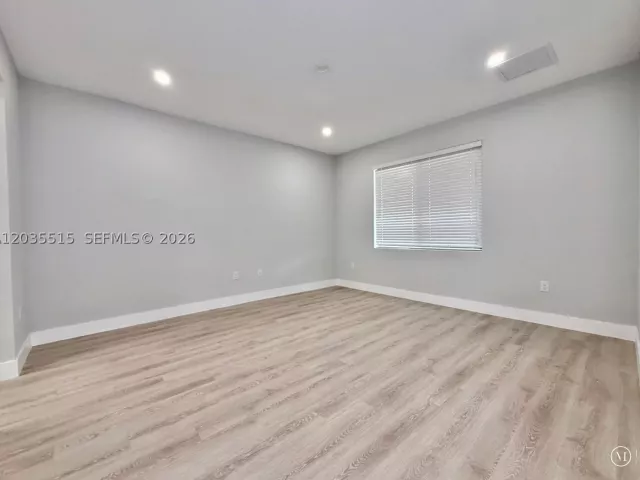Продажа дома по адресу 2159 SE 1st St - фото 8883984