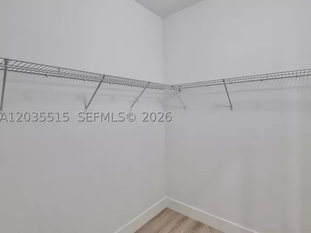 Продажа дома по адресу 2159 SE 1st St - фото 8883985