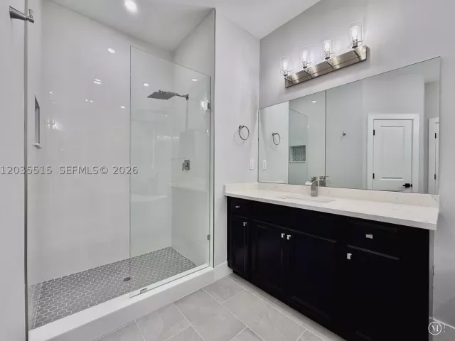 Продажа дома по адресу 2159 SE 1st St - фото 8883987