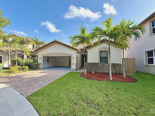 Продажа дома по адресу 2159 SE 1st St - фото 8883973