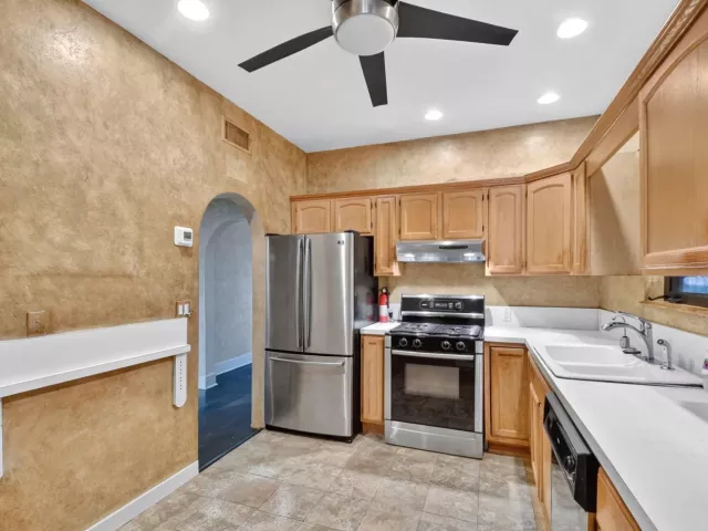 Продажа дома по адресу 109 George Bush Boulevard - фото 8901979