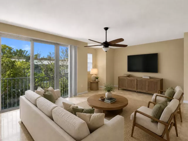 Продажа дома по адресу 2725 NE 8th Avenue 104 - фото 8893593
