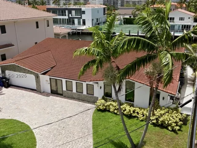 Дом в аренду по адресу 3321 NE 170th St 3321 - фото 8885243