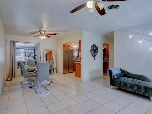 Продажа дома по адресу 970 SW 3rd Avenue - фото 9004176