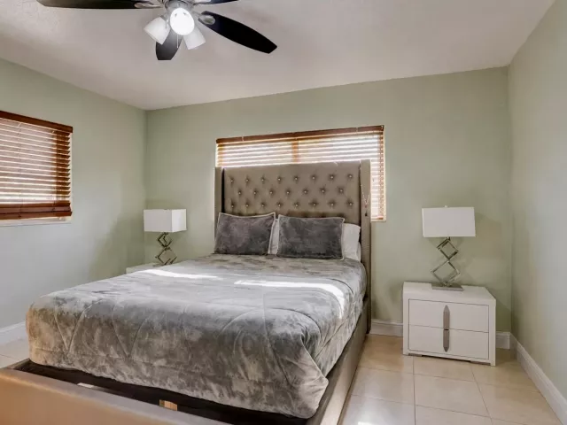 Продажа дома по адресу 970 SW 3rd Avenue - фото 9004177