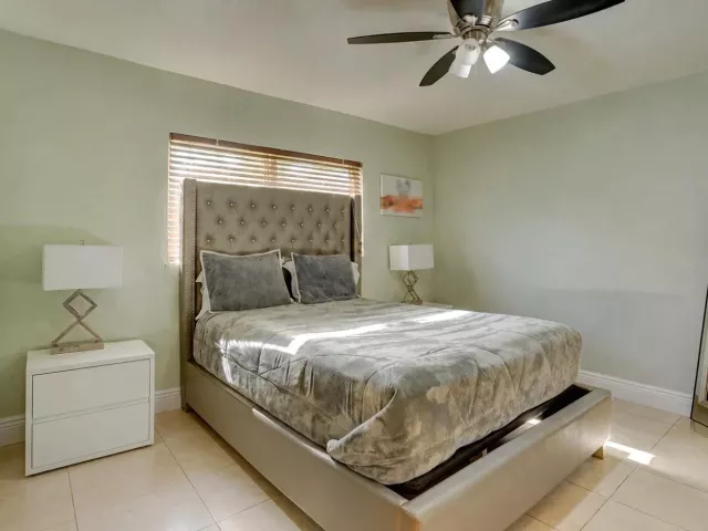 Продажа дома по адресу 970 SW 3rd Avenue - фото 9004178